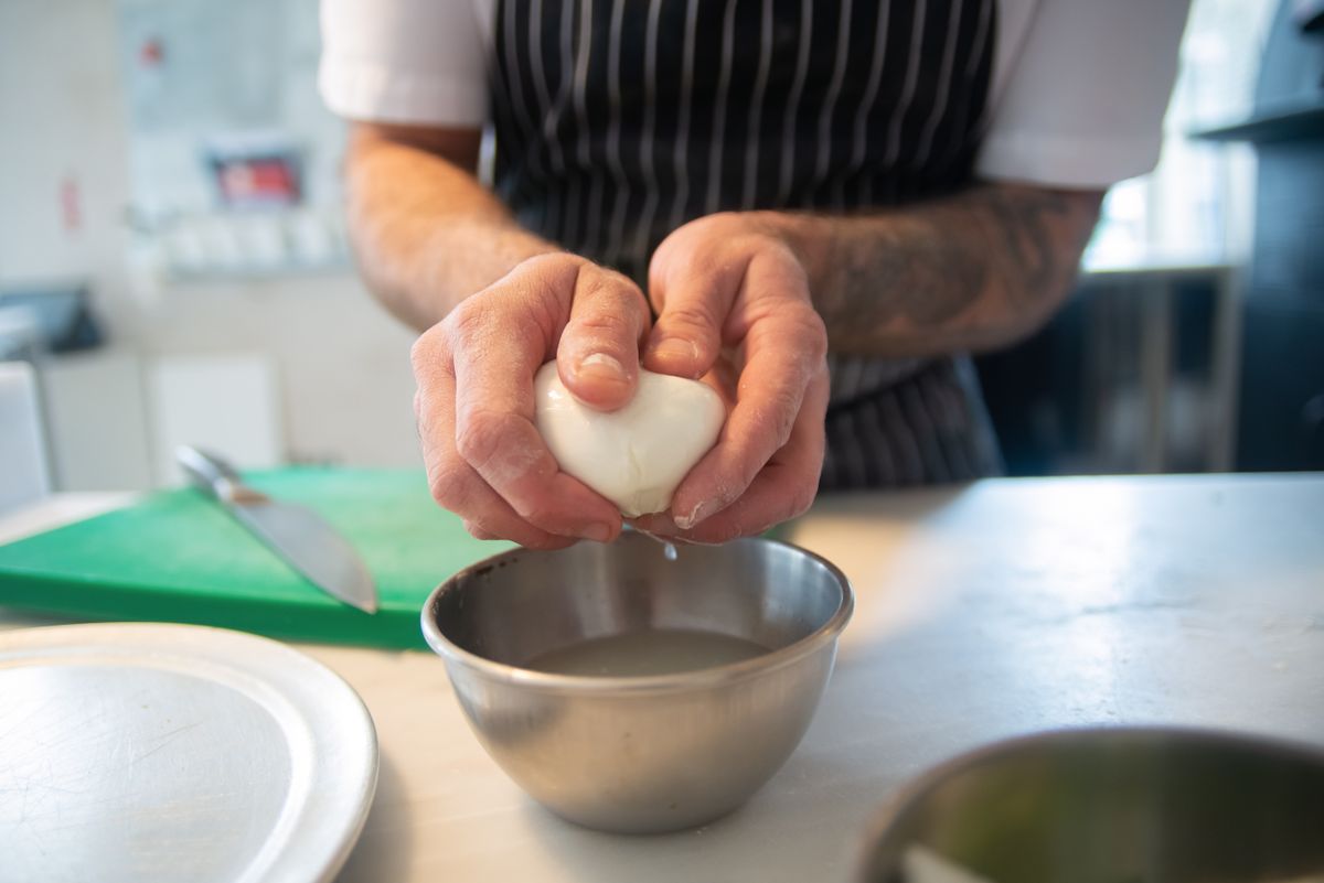 Cocina de restaurante en servicio